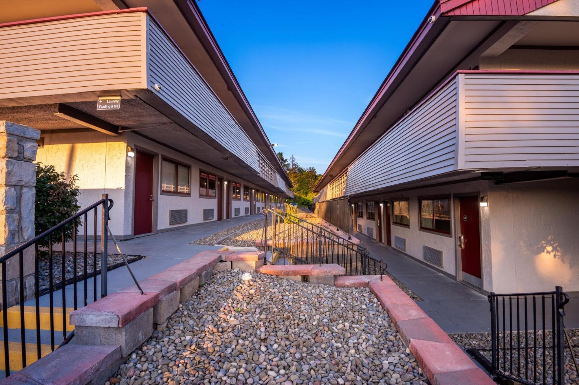 Red Roof Inn Binghamton - Johnson City Zewnętrze zdjęcie