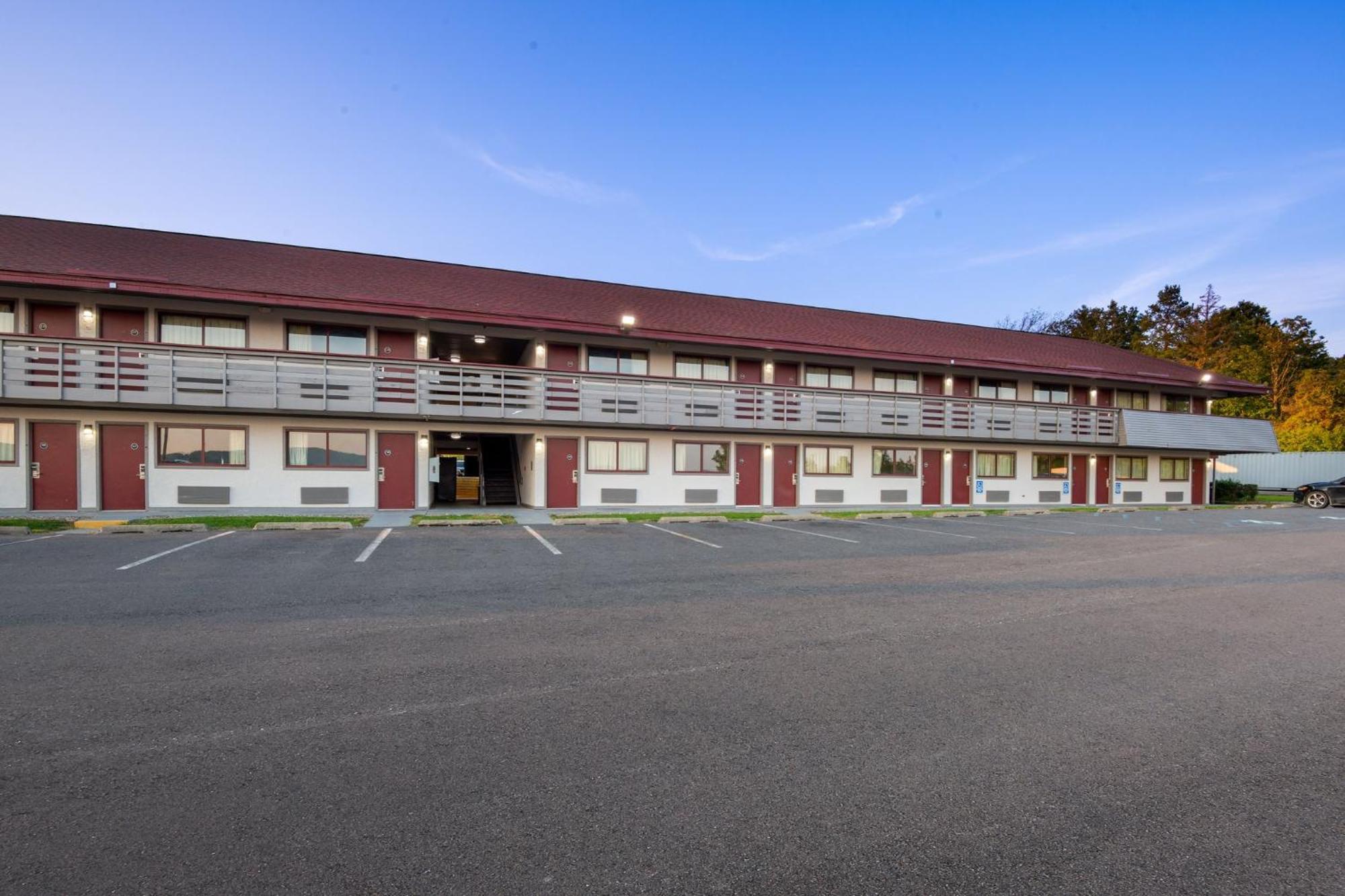 Red Roof Inn Binghamton - Johnson City Zewnętrze zdjęcie