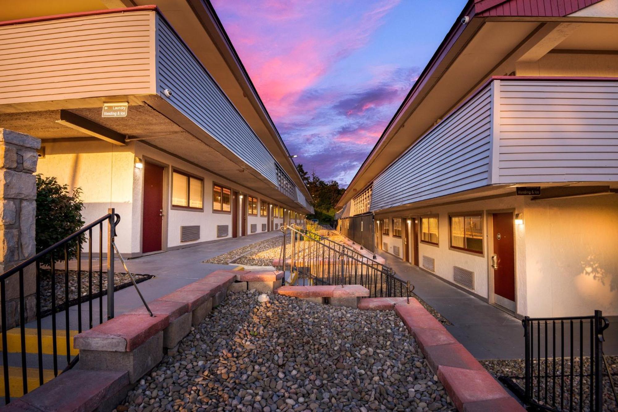 Red Roof Inn Binghamton - Johnson City Zewnętrze zdjęcie